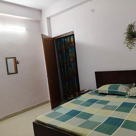 Sharda Homestay Ayodhya Exteriör bild