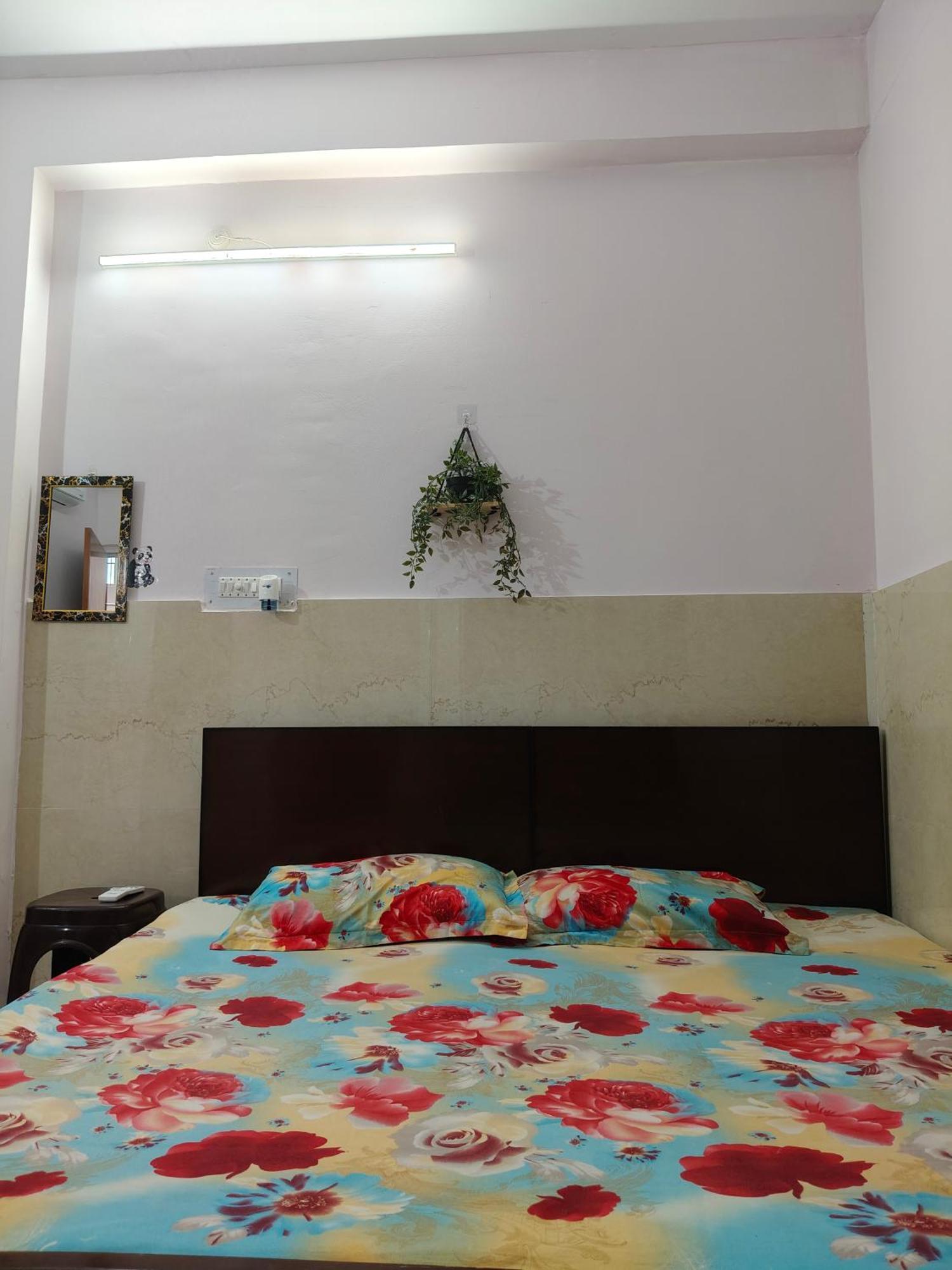 Sharda Homestay Ayodhya Exteriör bild